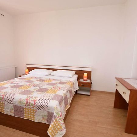 Apartments Brico Primosten Exterior photo
