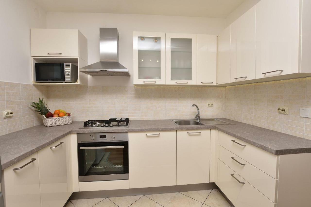 Apartments Brico Primosten Exterior photo