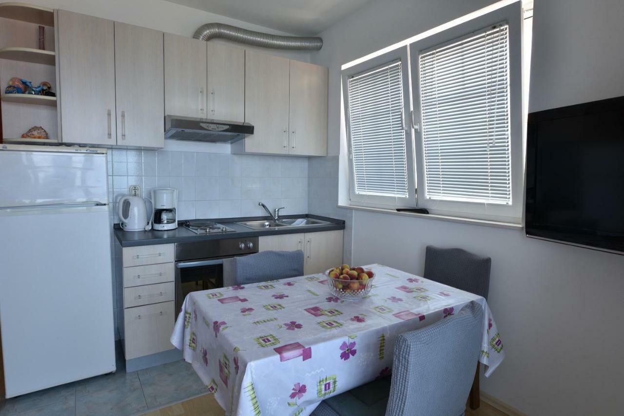 Apartments Brico Primosten Exterior photo