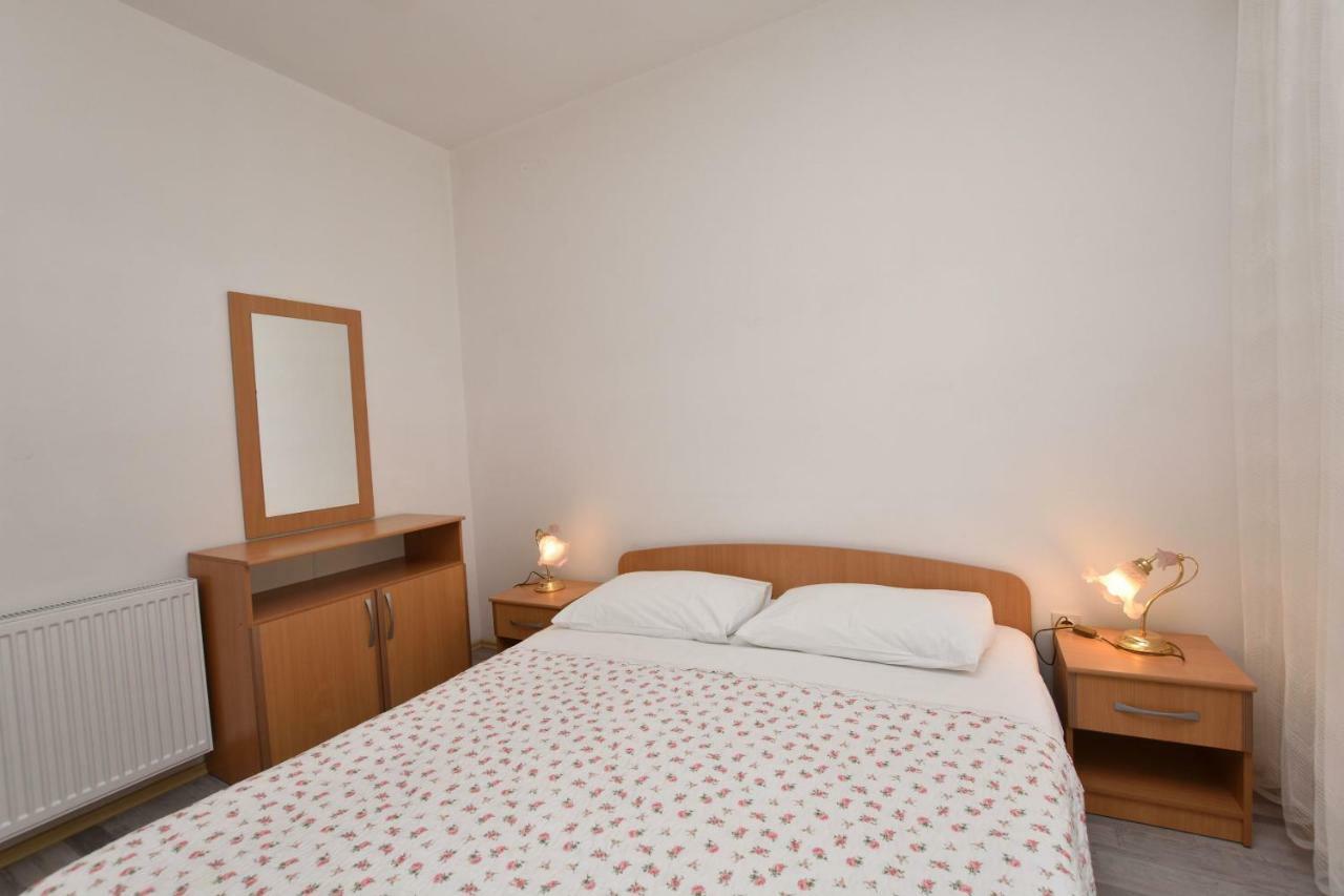 Apartments Brico Primosten Exterior photo