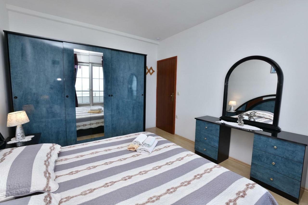 Apartments Brico Primosten Exterior photo