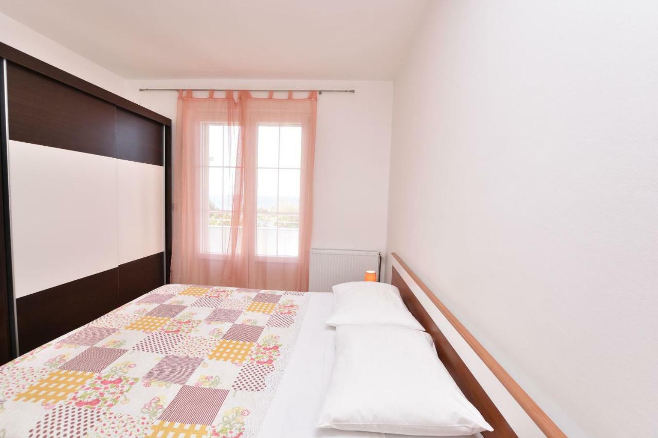Apartments Brico Primosten Exterior photo