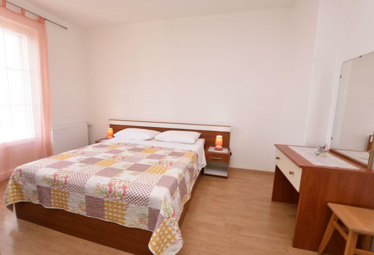 Apartments Brico Primosten Exterior photo