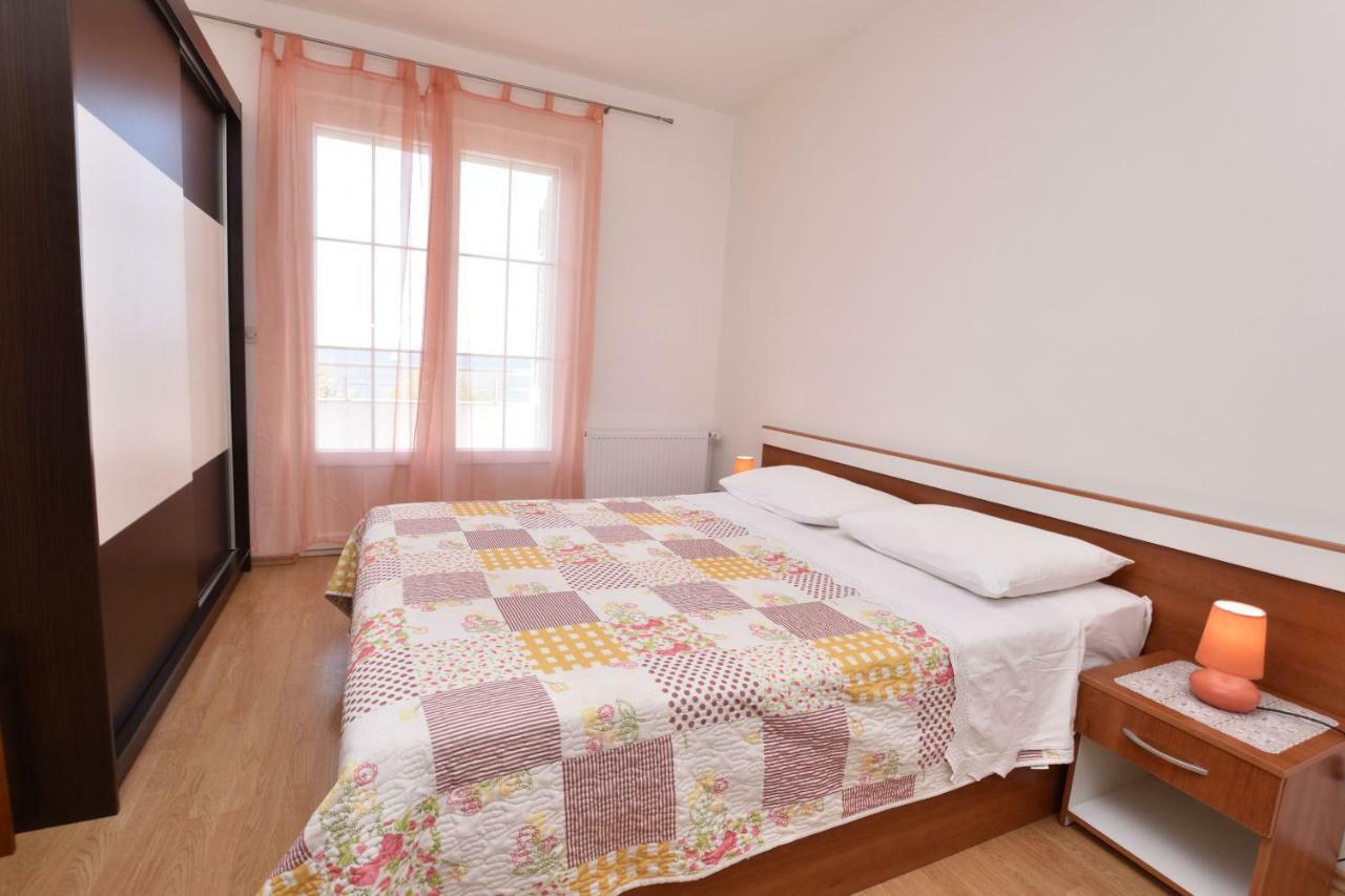 Apartments Brico Primosten Exterior photo